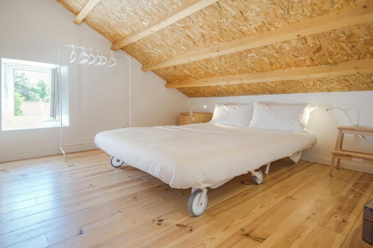 Classic Homes: Bright & In Belem Holiday home *
